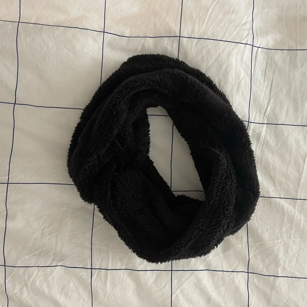 32 Degrees Black Fleece Infinity Scarf